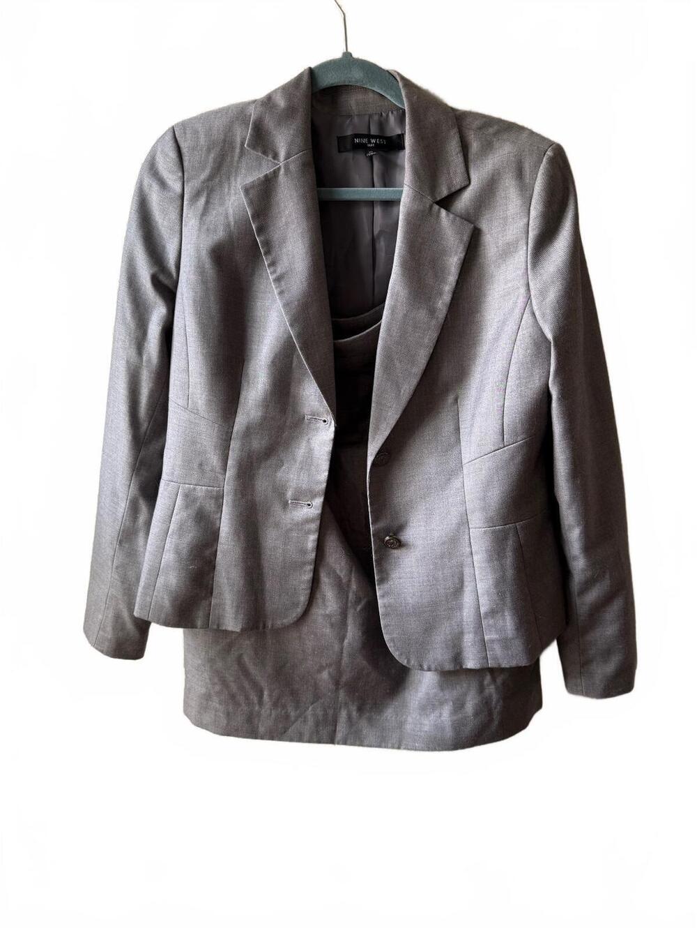 Nine West Women's Gray Two-Piece Suit Blazer and Skirt Set Size 10